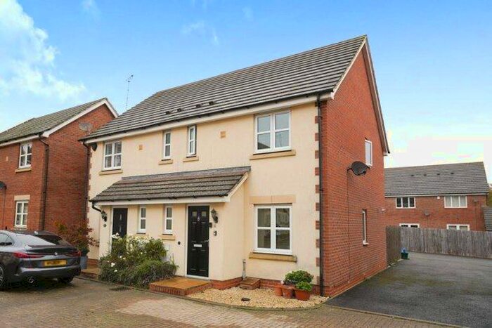 3 Bedroom Semi-Detached House To Rent In Boughton Way, Gloucester, GL4