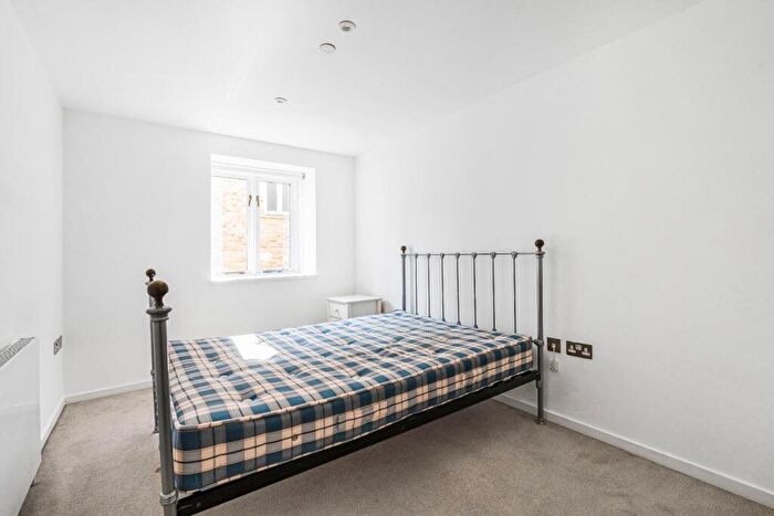 2 Bedroom Apartment To Rent In Camberwell Road, London, SE5