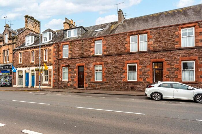 2 Bedroom Maisonette To Rent In Main Street, Top Floor Left, Callander, Stirling, FK17
