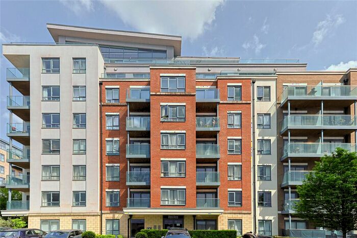 1 Bedroom Apartment For Sale In East Drive, Beaufort Park, Colindale, NW9
