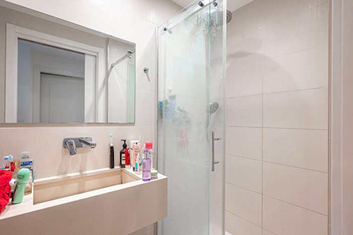 1 Bedroom Flat To Rent In Finchley Road, South Hampstead, London, NW3