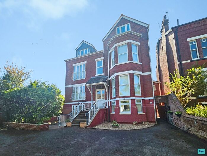 3 Bedroom Flat For Sale In Priory Gardens, Southport, PR8