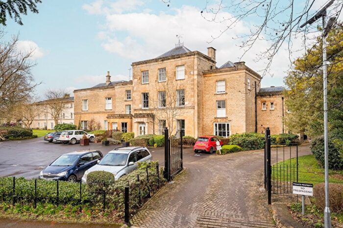 3 Bedroom Flat To Rent In Chesterton Lane, Cirencester, Gloucestershire, GL7