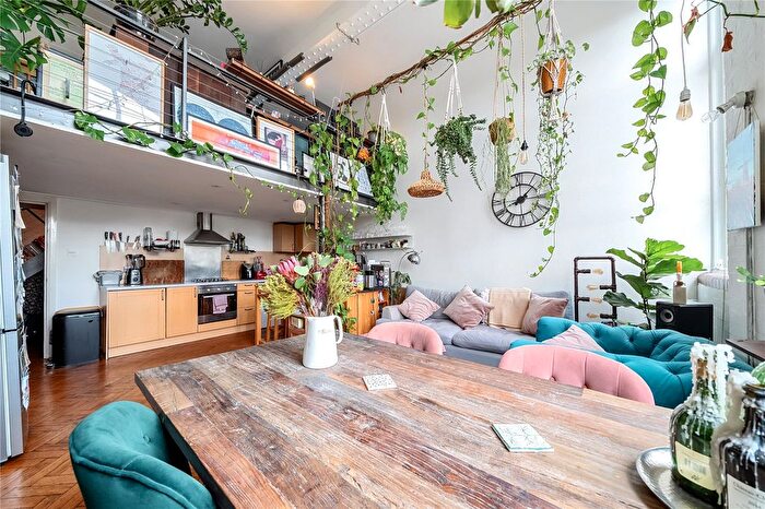 2 Bedroom Flat For Sale In Gervase Street, London, SE15