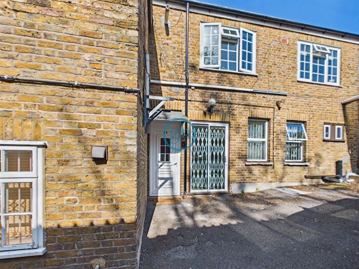 1 Bedroom Flat To Rent In High Road, Eastcote, HA5