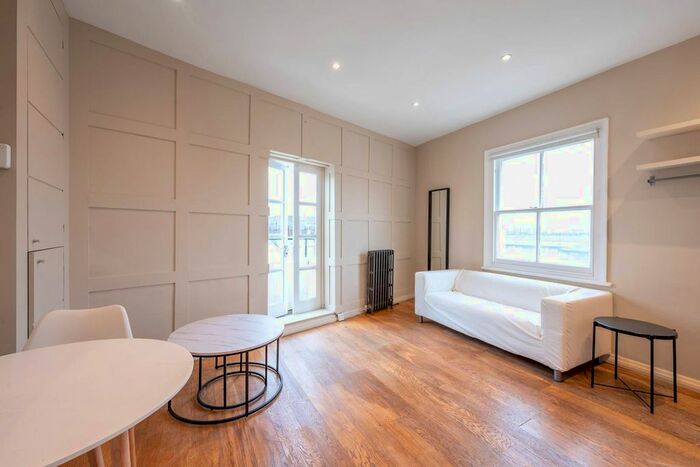 1 Bedroom Flat To Rent In Queenstown Road, Battersea, London, SW8