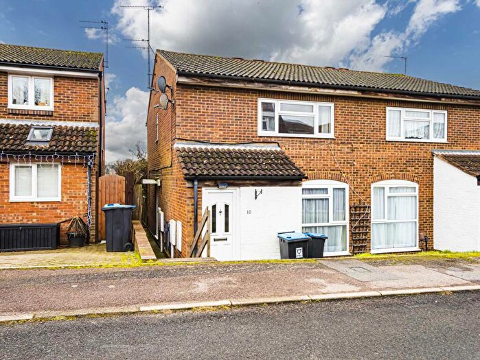 1 Bedroom Maisonette To Rent In Montgomerie Close, Berkhamsted, Hertfordshire, HP4
