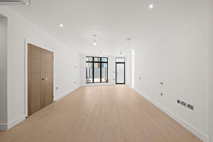 Studio To Rent In Ewell Road, Surbiton, KT6