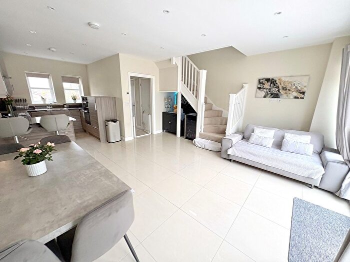 2 Bedroom Detached House For Sale In Phyldon Road, Parkstone, Poole, BH12