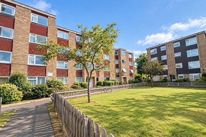 Studio For Sale In Stourton Avenue, Hanworth, Middlesex, TW13
