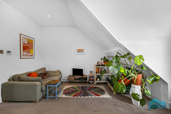 1 Bedroom Apartment To Rent In Briston Grove, Crouch End, London, N8