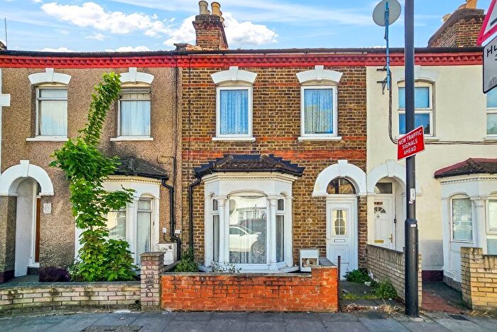 3 Bedroom Terraced House For Sale In Hertford Road, Edmonton, N9