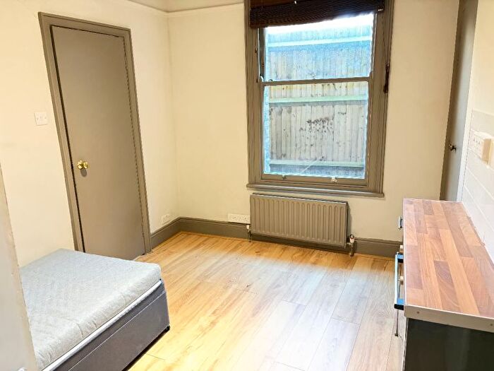 Studio To Rent In Very Near Lyncroft Gardens Area, West Hampstead, NW6