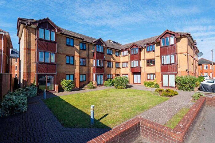 1 Bedroom Apartment For Sale In Cleveland Road, Bournemouth, Dorset, BH1