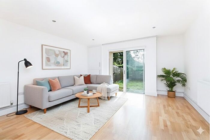 2 Bedroom Flat To Rent In Widmore Road, Bromley, BR1