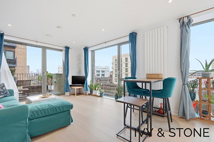 2 Bedroom Apartment For Sale In Cunningham Avenue, London, Greater London, E16