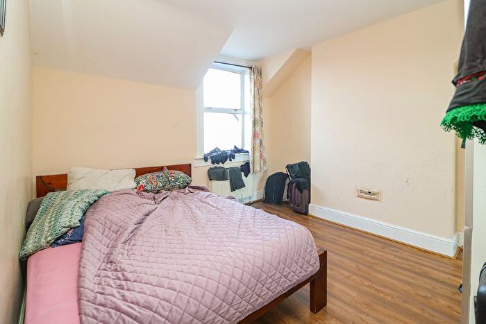 1 Bedroom Flat To Rent In Garratt Lane, London, SW18