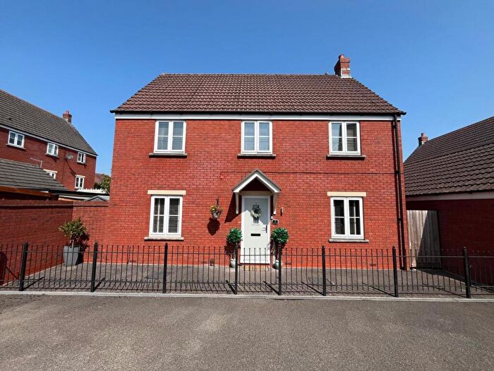 4 Bedroom Detached House For Sale In Britannia Close, Bowerhill, SN12