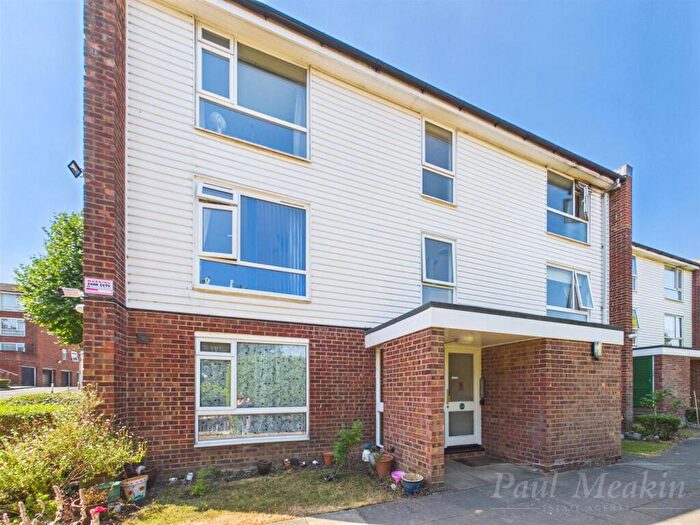1 Bedroom Flat For Sale In Holmbury Grove, Feather Bed Lane, Croydon, CR0