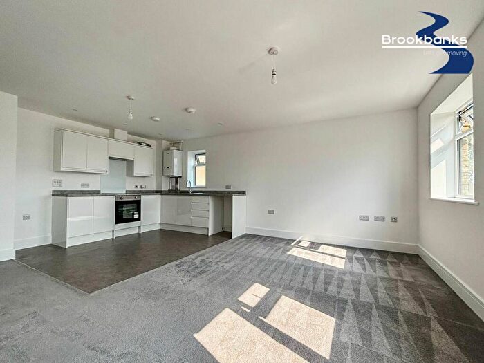 1 Bedroom Flat To Rent In Beacon Road, Chatham, ME5