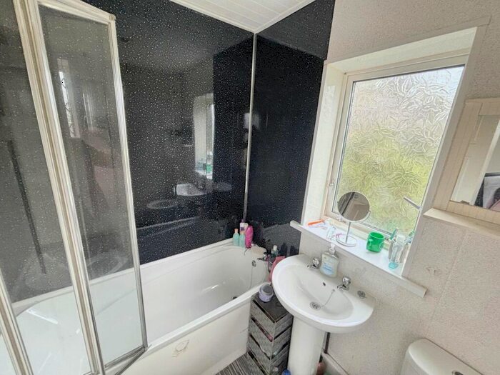 3 Bedroom SemiDetached House For Sale In Queensway, Houghton, Houghton