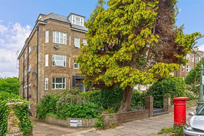 1 Bedroom Apartment To Rent In Eaton Gardens, Hove, BN3
