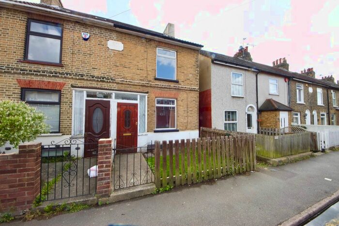 2 Bedroom Semi-Detached House To Rent In The Grove, Swanscombe, DA10