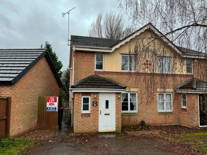 3 Bedroom Semi-Detached House To Rent In Aldous Way, Kiveton Park, S26