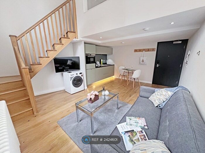 1 Bedroom Flat To Rent In Mcdonald Road, Edinburgh, EH7