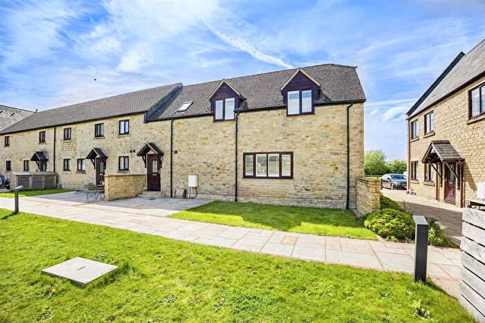 3 Bedroom End Terrace House For Sale In Meadow Walk, Heathfield, Bletchingdon, OX5