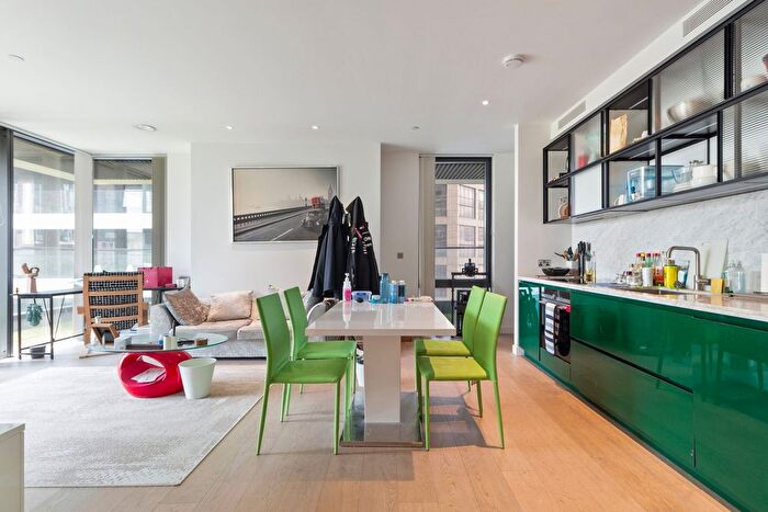 2 Bedroom Flat To Rent In Bagshaw Building, Wards Place, E14