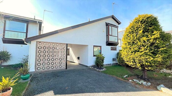 3 Bedroom Detached Bungalow For Sale In Deganwy Beach, Deganwy, LL31