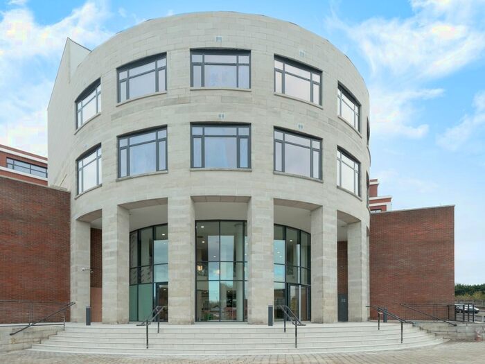 1 Bedroom Flat To Rent In - Pyrcroft Road, Chertsey, KT16