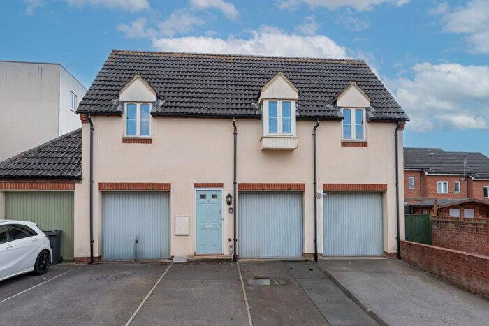 2 Bedroom Coach House For Sale In Robin Close, Abbeydale, Gloucester, GL4