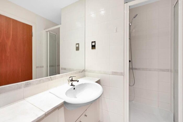 2 Bedroom Flat To Rent In Forum Magnum Square, London, SE1