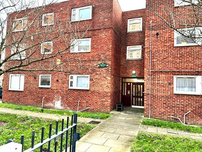3 Bedroom Flat To Rent In Linsdell Road, Barking, IG11