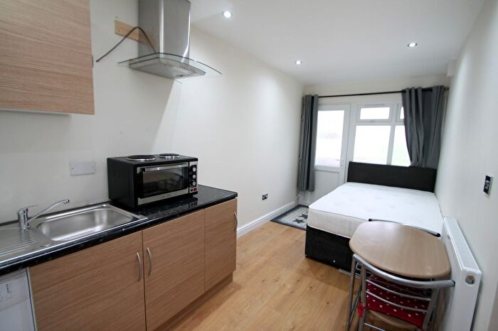 1 Bedroom Studio To Rent In The Annexe, Long Lane, Stanwell, Middlesex, TW19