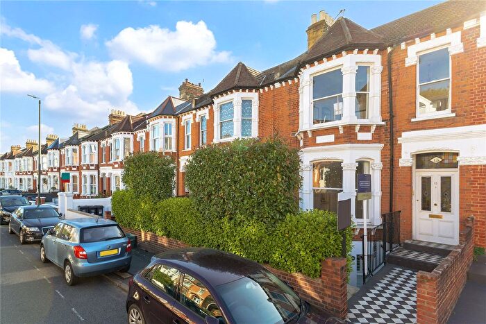 2 Bedroom Flat For Sale In Woodside, Wimbledon, London, SW19