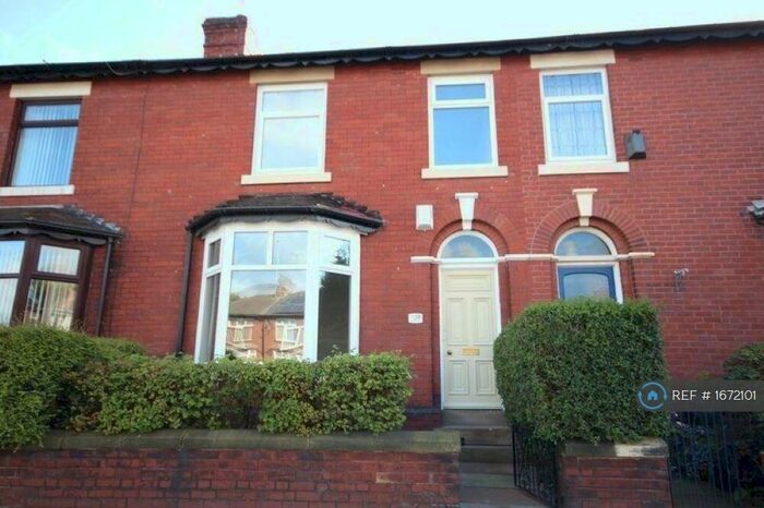 3 Bedroom Terraced House To Rent In Edenfield Road, Rochdale, OL11