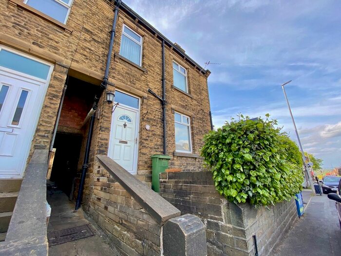2 Bedroom Property To Rent In Blackmoorfoot Road, Crosland Moor, Huddersfield, HD4