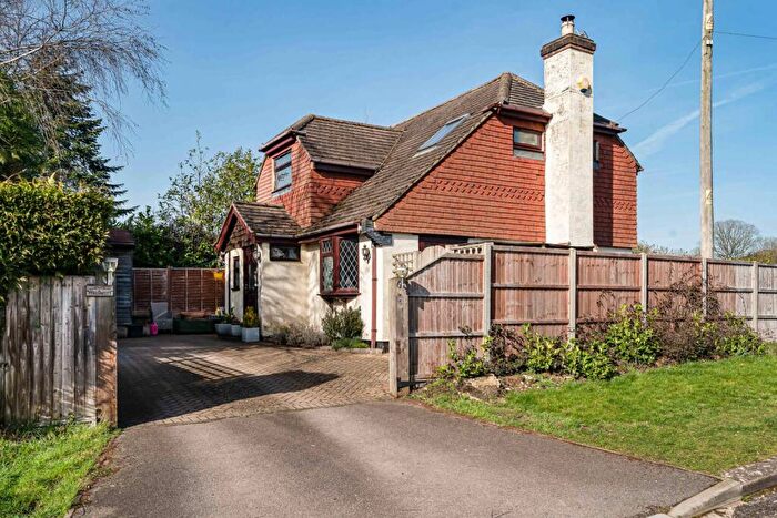 3 Bedroom Detached House For Sale In Fullers Road, Rowledge, Farnham, Hampshire, GU10