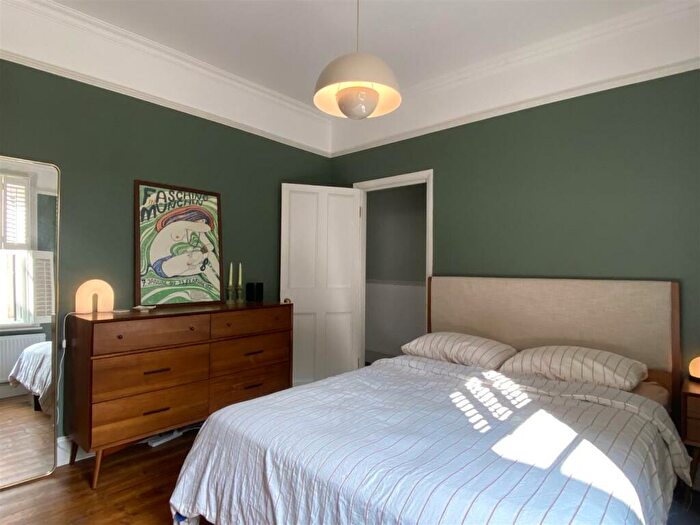 2 Bedroom Flat For Sale In Drayton Road, Harlesden, NW10