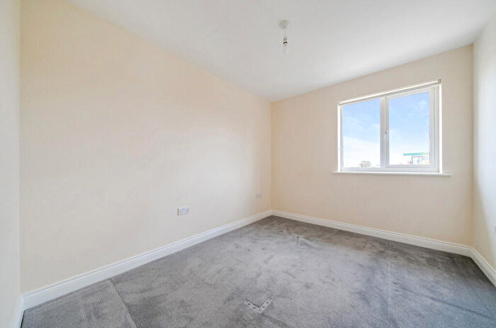 2 Bedroom Flat For Sale In Elm Road, Sidcup, DA14