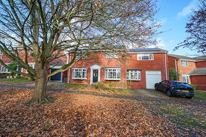 5 Bedroom Detached House For Sale In Derwent Road, Linslade, LU7