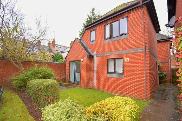 1 Bedroom Maisonette To Rent In Woodman Court, Oxford, OX4
