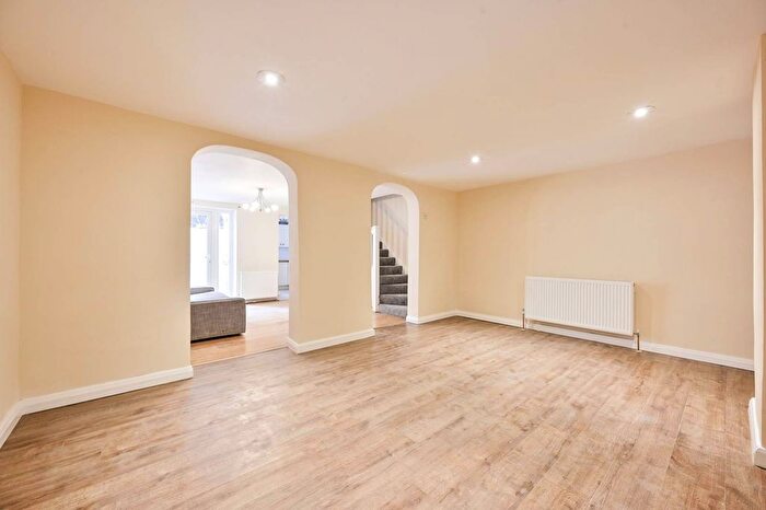 2 Bedroom Flat To Rent In Oxberry Avenue, Fulham, London, SW6