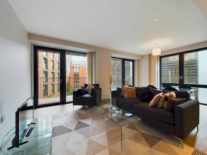 3 Bedroom Flat To Rent In Drapers Yard, Wandsworth, SW18