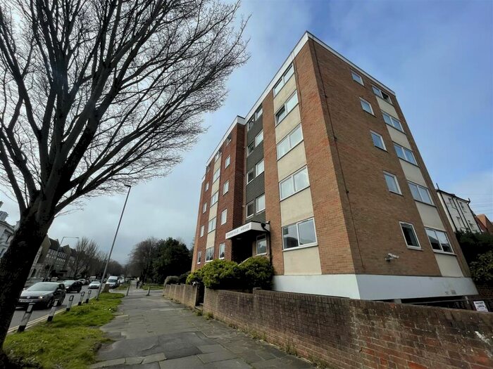 2 Bedroom Flat To Rent In The Avenue, Eastbourne, BN21