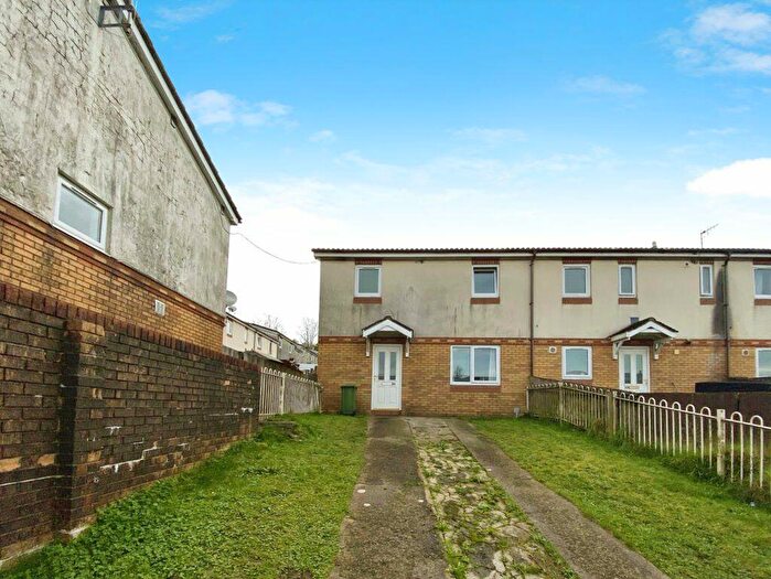 3 Bedroom House To Rent In Park View, Llanharan, Rct, CF72