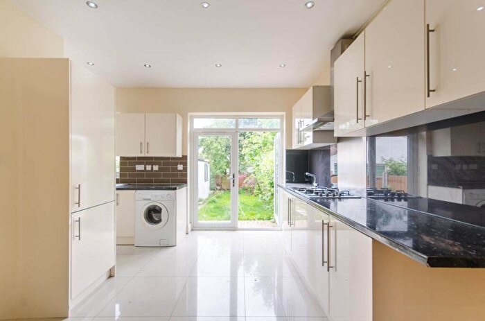 7 Bedroom House To Rent In Oxgate Gardens, Cricklewood, London, NW2